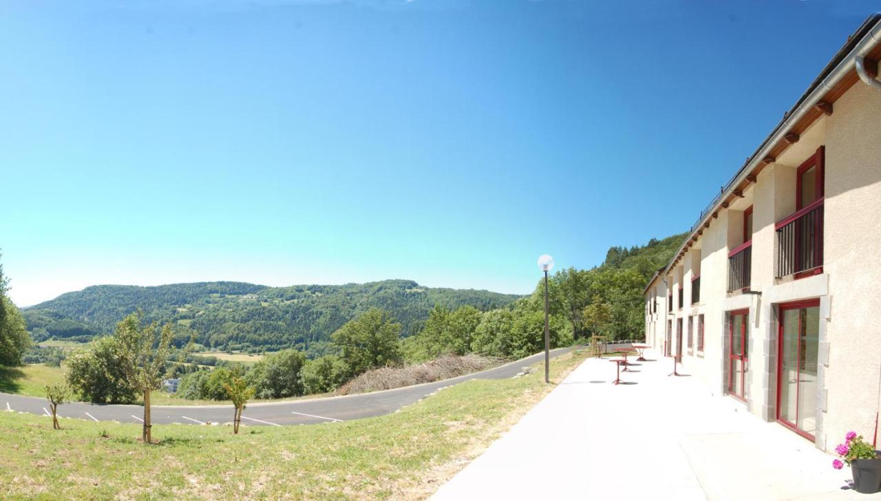 Gite Du Haut Cantal - Appartements Meubles Avec Kitchenette Et Chambres Sans Kitchenette Condat  Eksteriør billede