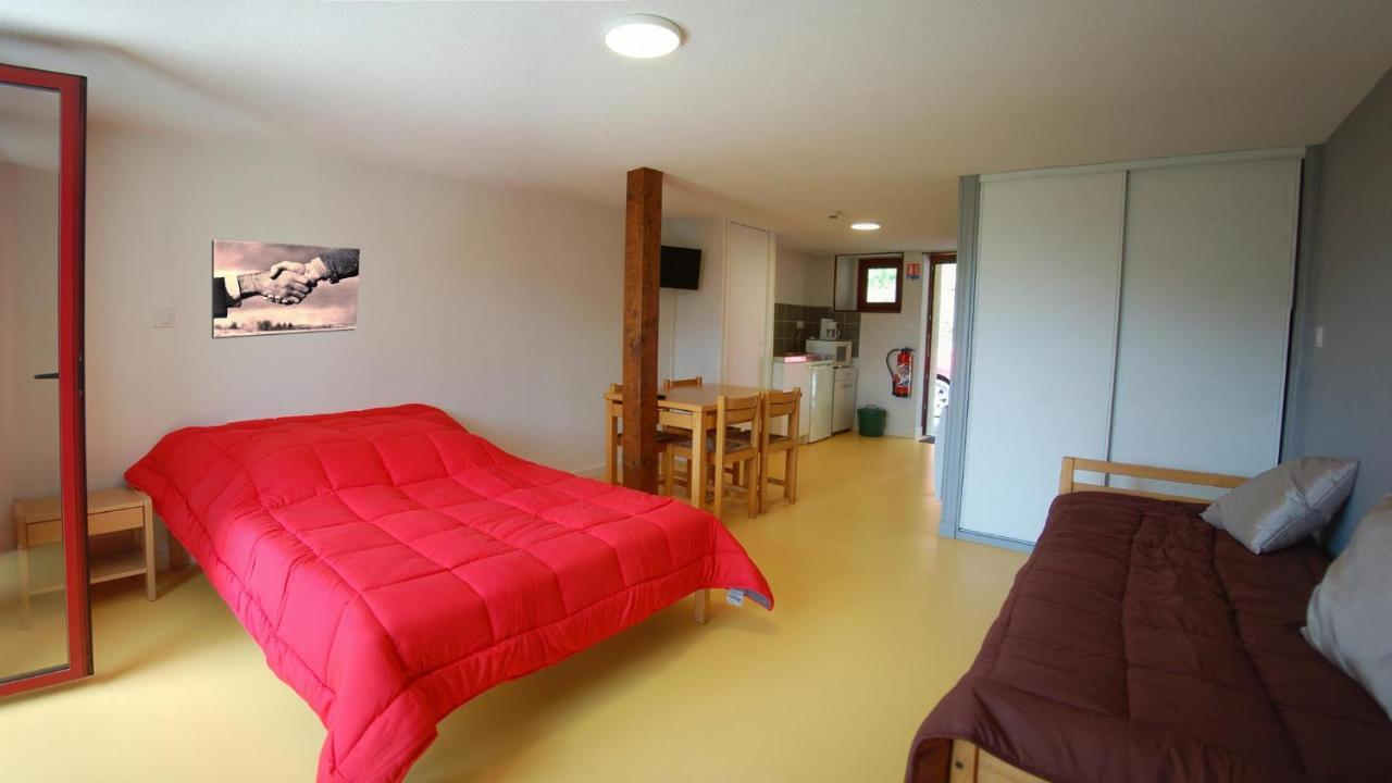 Gite Du Haut Cantal - Appartements Meubles Avec Kitchenette Et Chambres Sans Kitchenette Condat  Eksteriør billede